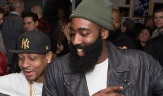 詹姆斯的标志符号 詹姆斯戴皇冠出场